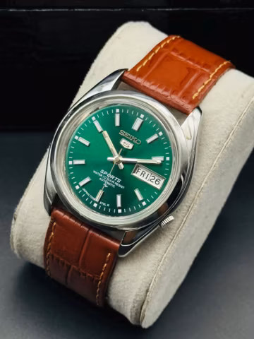 Vintage Seiko 5 Sports Automatic Men's Wrist Watch Day Date Green Dial