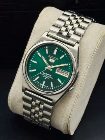 Vintage Seiko 5 Sports Automatic Men's Wrist Watch Day Date Green Sunburst Dial Jubilee band