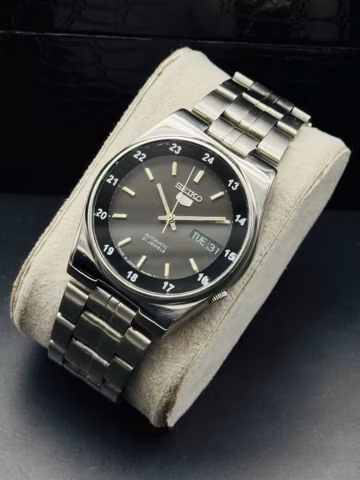 Vintage Seiko 5 Automatic Men's Wrist Watch Day Date Black Railway Timing Dial