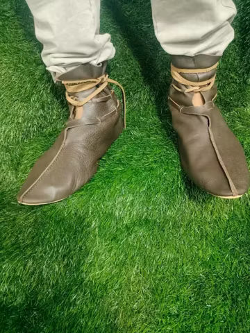 Historical Viking Haithabu Leather Shoes – Hand-Stitched Medieval Turnshoes for SCA, LARP & Reenactment