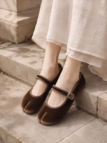 Brown Velvet Mary Jane Flats Split Toe Shoes Women Vintage French Style Ballet Flats Retro Tabi Shoes Wide Size Comfortable Flat Shoes