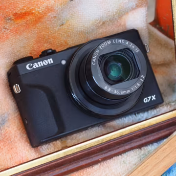 Canon G7X Mark II Camera Bundle โ Ready for Vlogging & Travel