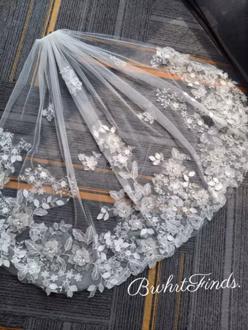 Ivory Floral Lace Wedding Veil, 3D Flower Bridal Veil with Pearl Beaded Embroidery, Short Soft Tulle Veil, Romantic Wedding Accessories