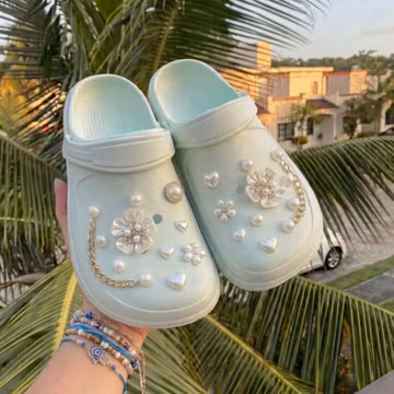Pearl Flower Clog Charms with Gold Chains, Bling Heart Shoe Charm Set, Elegant Dressy Shoe Decor, Luxury Shoe Jewelry for Women, Mom Gifts
