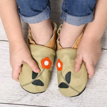 Olive Baby Shoes with Flower, Leather Baby Shoes, Girls' Shoes, Toddler Shoes, Green baby shoes, Toddler Moccasins, 5-6 Years baby shoes, 8