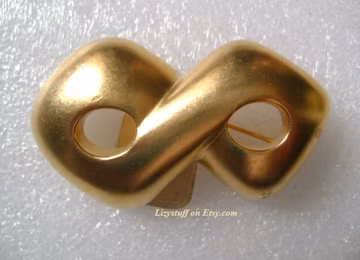 Cool Vintage E.Pearl ERWIN PEARL Jewelry Matte Satin Finish Gold Tone Modernist The Mask of Zorro Design Style Pin Brooch Weight 33.4 Grams
