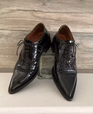 Statement 'Stephen Venezia' Black Pointed Oxfords Women's Euro 39