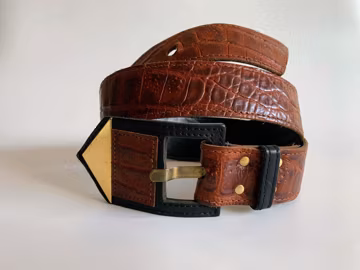 Mock Croc Brown Waist Belt for Women With Gold and Leather Art Buckle, Vintage 80s Textured Leather Waist Cincher, Embossed Leather Belt
